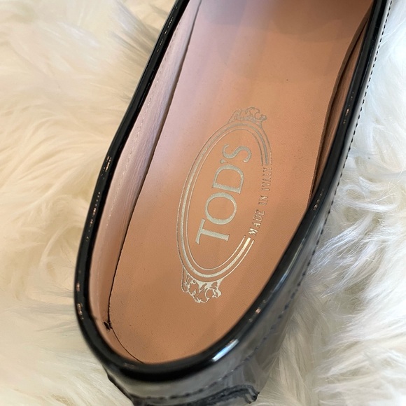 Tod’s Gommino Patent Loafers - Picture 8 of 8